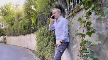 Reloj usado por Jonathan Wigglesworth (Bob Odenkirk) como se ve en la película Life Upside Down