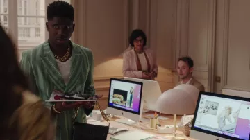 Veste Blazer à rayures vertes portée par Julien (Samuel Arnold) vue dans Emily à Paris (S03E05)