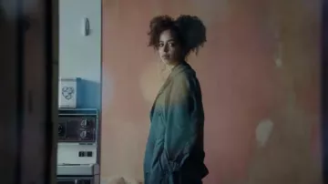 Manteau de tranchée porté par Mouse (Hayley Law) comme on le voit dans le film Door Mouse