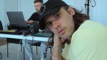 The Jonc bracelet worn by Orelsan in the documentary ORELSAN : Never Show That to No One (S02E03)