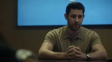 Montre portée par Jack Ryan (John Krasinski) dans la série télévisée Tom Clancy’s Jack Ryan (saison 3, épisode 1)