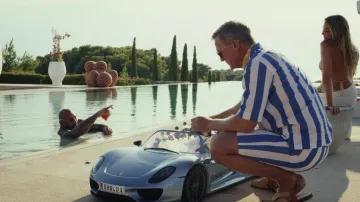 Porsche 918 Spyder Toy Mini Car de Miles Bron (Edward Norton) como se ve en Glass Onion: A Knives Out Mystery