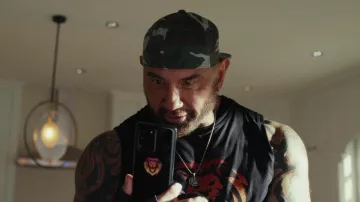 Casquette de chapeau camouflage portée par Duke Cody (Dave Bautista) comme on le voit dans Glass Onion: A Knives Out Mystery