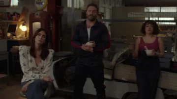 Survêtement Adidas noir porté par Bob Goodwin (Jai Courtney) vu dans Kaleidoscope Wardrobe (S01E03)