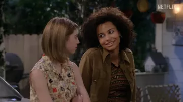 Chemise imprimée sans manches portée par Leia Forman (Callie Haverda) comme on le voit dans That '90s Show Outfits (Saison 1)