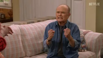 Chemise en denim portée par Red Forman (Kurtwood Smith) comme on le voit dans That '90s Show Outfits (Saison 1)