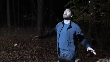 Jakcet Blue Zip Down porté par le Dr Max Goodwin (Ryan Eggold) vu à New Amsterdam (S05E11)