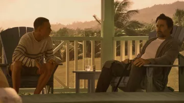 T-shirt rayé à manches longues porté par Rafe Cameron (Drew Starkey) comme on le voit dans les tenues de la série télévisée Outer Banks (saison 3)