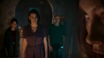 Robe portée par Beth (Lily Sullivan) comme on le voit dans le film Evil Dead Rise