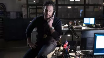 Montre portée par le détective Terry Bruno (Kevin Kane) dans Law & Order: Special Victims Unit (saison 24, épisode 10)