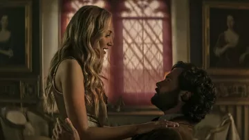 Top sin mangas usado por Lady Phoebe (Tilly Keeper) como se ve en el armario de You (Temporada 4)