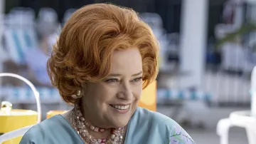 Des colliers portés par Sylvia (Kathy Bates) comme on le voit dans Are You There God? C’est moi, Margaret