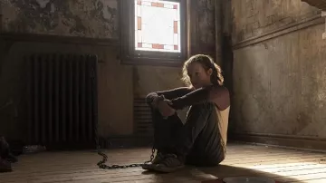 Long Sleeve tee worn by Ellie Williams (Bella Ramsey) as seen in The Last of Us (S01E01)