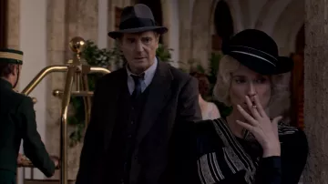 Chapeau noir porté par Clare Cavendish (Diane Kruger) vu dans le film Marlowe