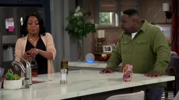 Survêtement vert porté par Calvin Butler (Cedric the Entertainer) comme on le voit dans The Neighborhood (S05E11)