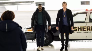Baskets portées par l’agent spécial Ray Cannon (Edwin Hodge) comme on le voit dans les tenues de la série télévisée FBI: Most Wanted (S04E11)