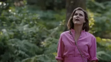 Combinaison rose portée par Keri Russell comme seeb dans Cocaine Bear