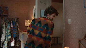 La colorida chaqueta usada por Jizz Lord (Luke Rollason) en la serie Extraordinary (Temporada 1 Episodio 8)