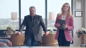 Pink blazer jacket worn by Sadie Ryan (Harriet Dyer) as seen in American Auto (S02E02)