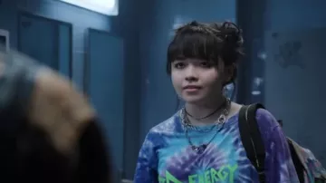 T-shirt cravate et teinture porté par Joy Yoshino (Isabella Russo) vu dans We Have a Ghost
