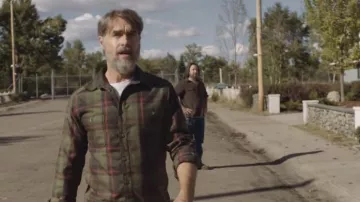 Flannel shirt worn by Frank (Murray Bartlett) as seen in The Last of Us TV series outfits (Season 1 Episode 3)