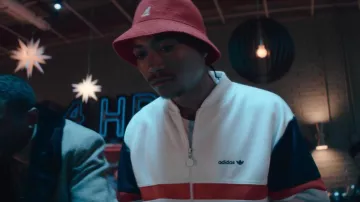 Veste Adidas Track en blanc portée par Demetrius « Big Meech » Flenory (Demetrius Flenory Jr.) comme on le voit dans BMF (S02E05)