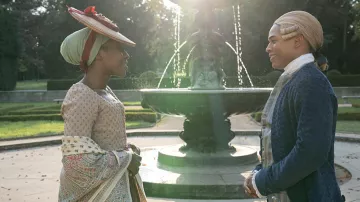 Chapeau porté par Nanon (Ronke Adekoluejo) comme on le voit dans le film Chevalier