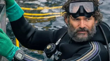 Montre de plongée portée par Macka (Eric Bana) vue dans le film Blueback