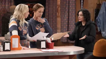 Black down jacket worn by Darlene Conner (Sara Gilbert) as seen in The Conners (S05E13)