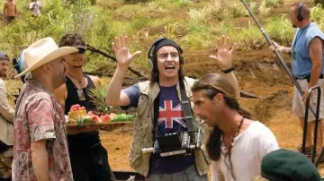 T-shirt drapeau du Royaume-Uni porté par Damien Cockburn (Steve Coogan) vu dans la garde-robe du film Tropic Thunder