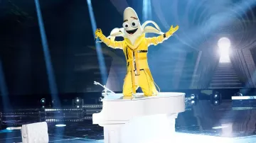 Disfraz de plátano usado por Bret Michaels como se ve en el programa de televisión estadounidense The Masked Singer