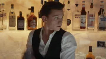 Gilet de costume porté par Nathan Drake (Tom Holland) dans le film Uncharted