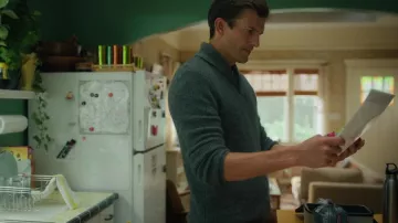 Sweater worn by Peter Coleman (Ashton Kutcher) as seen in Your Place or Mine movie outfits