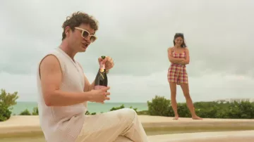 Pull sans manches porté par Jimmy Martin (Jon Rudnitsky) comme on le voit dans le film At Midnight