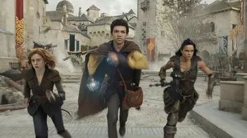 Sac porté par Simon (Justice Smith) comme on le voit dans Donjons & Dragons: L’honneur parmi les voleurs