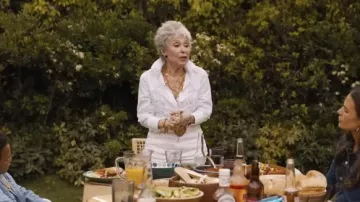 Chaqueta blanca y pantalones usados por la abuela Toretto (Rita Moreno) como se ve en el vestuario de la película Fast X