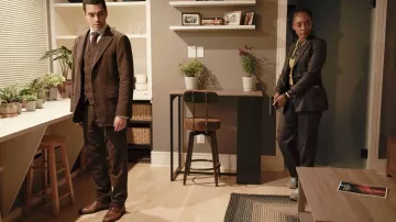 Chaussures marron portées par Will Trent (Ramón Rodríguez) dans les tenues de la série télévisée Will Trent (S01E06)