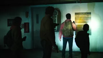 Olive green backpack worn by Henry (Lamar Johnson) as seen in The Last of Us TV show (Season 1 Episode 5)