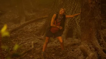 Chaussures Trekkin portées par Rebecca Shearer (Sienna Miller) comme on le voit dans la série télévisée Extrapolations (saison 1)
