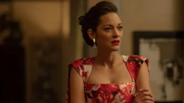 Robe fleurie portée par Sylvie Bolo (Marion Cotillard) vue dans la garde-robe de la série télévisée Extrapolations (saison 1)