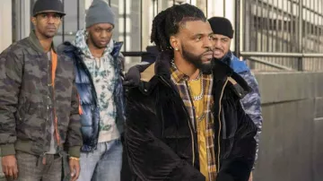 Doudoune portée par le roi Matisse (Alphonso Walker Jr.) dans les tenues de la série télévisée Law & Order (S22E14)