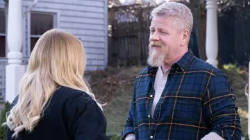 Chemise à carreaux bleu portée par Jim Maddox (Michael Cudlitz) dans Beautiful Disaster