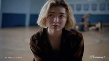 Survêtement à carreaux porté par Maddie (Peyton List) comme on le voit dans School Spirits (S01E01)