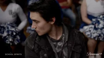 Veste en jean portée par Xavier Baxter (Spencer MacPherson) dans School Spirits Wardrobe (S01E01)