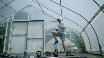 Baskets de course portées par Alex McAllister (Kyle Allen) comme on le voit dans Space Oddity