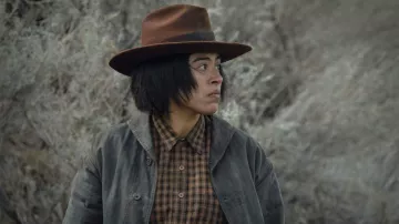 Brown hat worn by Teonna (Aminah Nieves) as seen in 1923 TV show(S01E07)