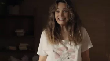 T-shirt imprimé porté par Barbara Simon (Rachel McAdams) comme on le voit dans Are You There God? C’est moi, Margaret. film