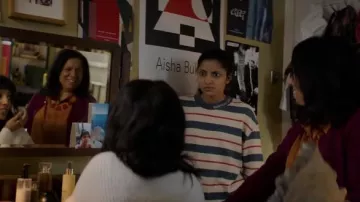 Pull rayé porté par Ria (Priya Kansara) vu dans Polite Society