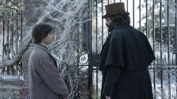 Sombrero marrón usado por el Sr. Pumblechuck (Matt Berry) como se ve en el programa de televisión Great Expectations (Temporada 1)