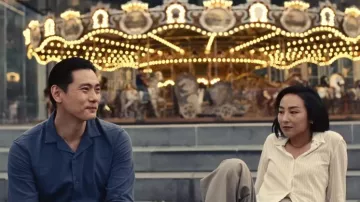 Chemise rayée portée par Nora (Greta Lee) vue dans le film Past Lives